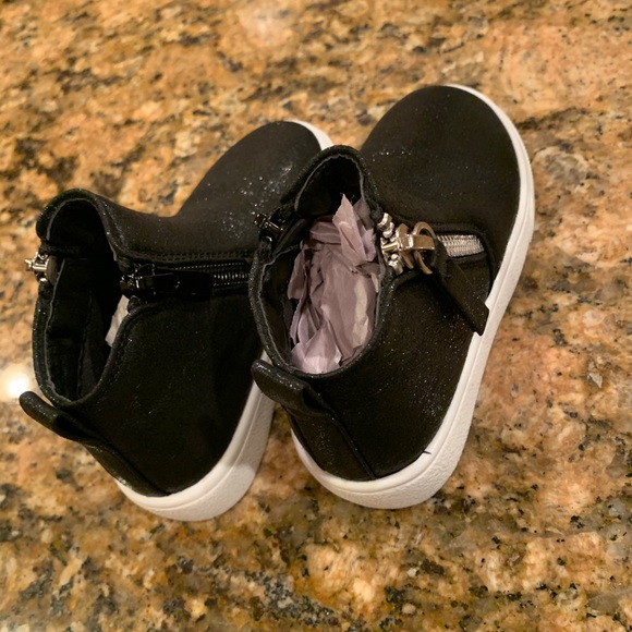 Sparkle and pink girls size 5 zipper shoes - Picture 3 of 3